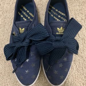 Adidas relace low flat